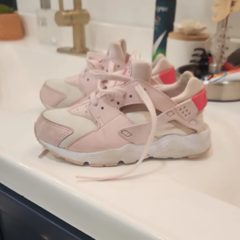 Nike Huarache Pink and White Athletic Shoes With Box - Picture 1 of 7